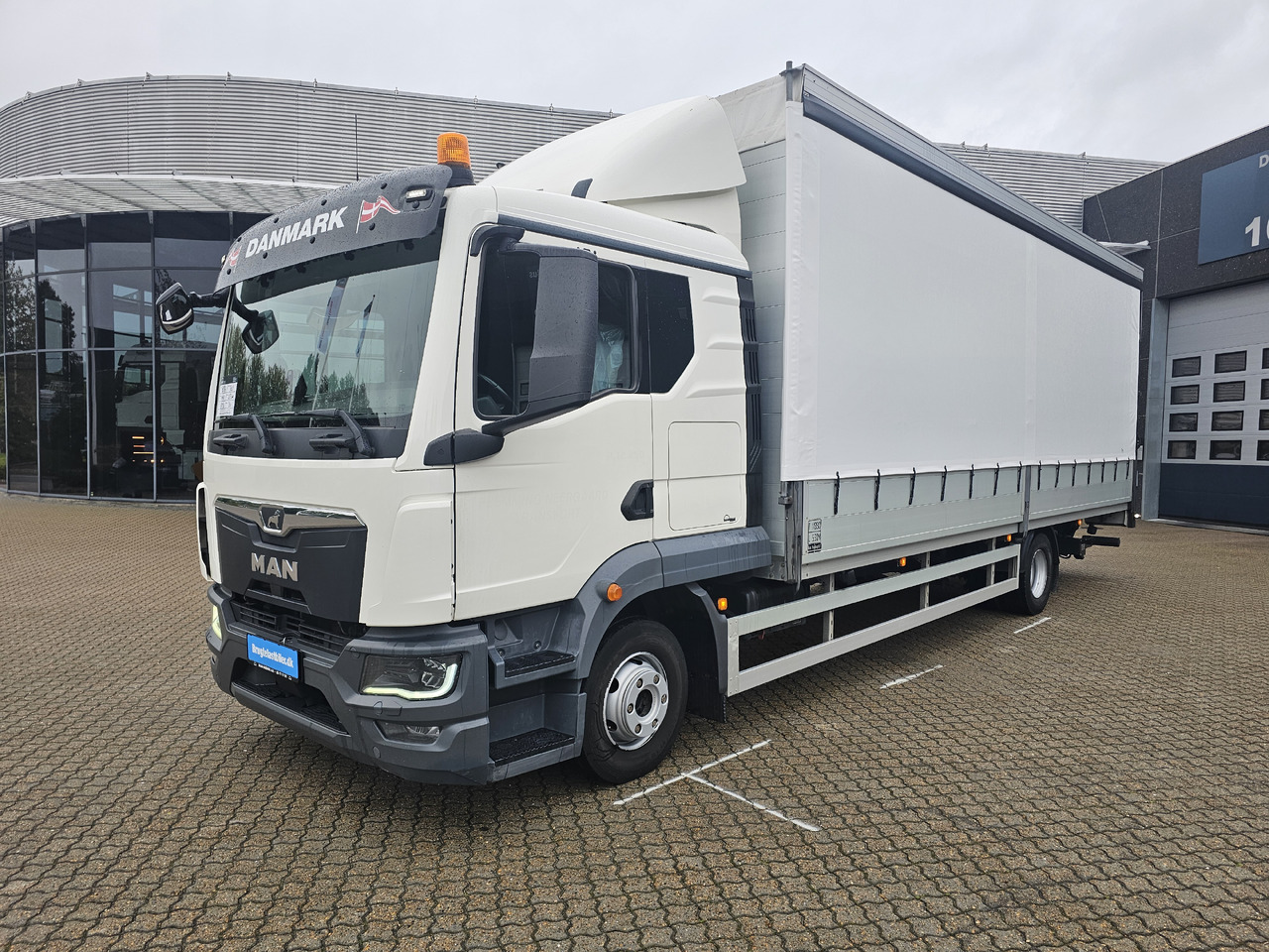 MAN TGL 12.250 - Curtain side truck: picture 1 MAN TGL 12.250 - Curtain side truck: picture 1