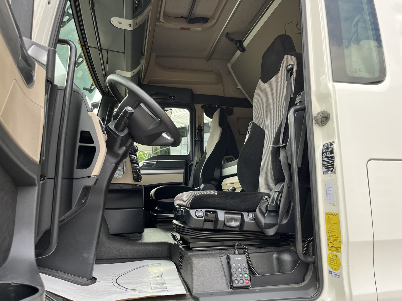 MAN TGX 26.470 6x2-2 - Tractor unit: picture 5 MAN TGX 26.470 6x2-2 - Tractor unit: picture 5