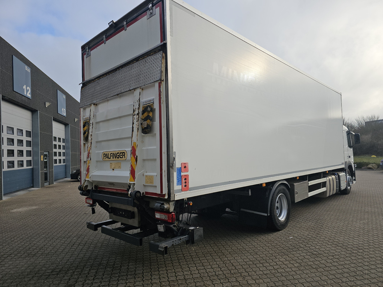 Volvo FM330 - Refrigerator truck: picture 3 Volvo FM330 - Refrigerator truck: picture 3
