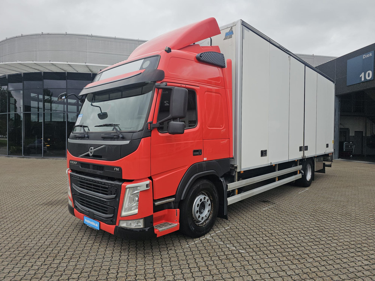 Volvo FM340 - Box truck: picture 1 Volvo FM340 - Box truck: picture 1