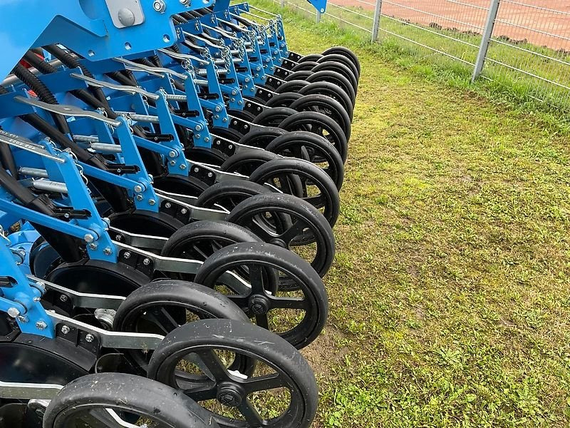Lemken Zirkon 12/300 und Saphir 9/300-DS - Combine seed drill: picture 3 Lemken Zirkon 12/300 und Saphir 9/300-DS - Combine seed drill: picture 3