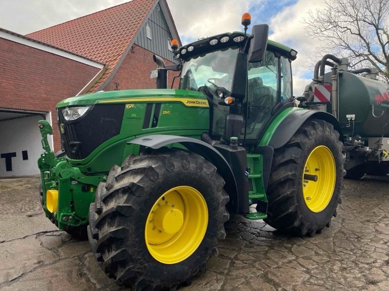 John Deere 6R 250 - Farm tractor: picture 1 John Deere 6R 250 - Farm tractor: picture 1