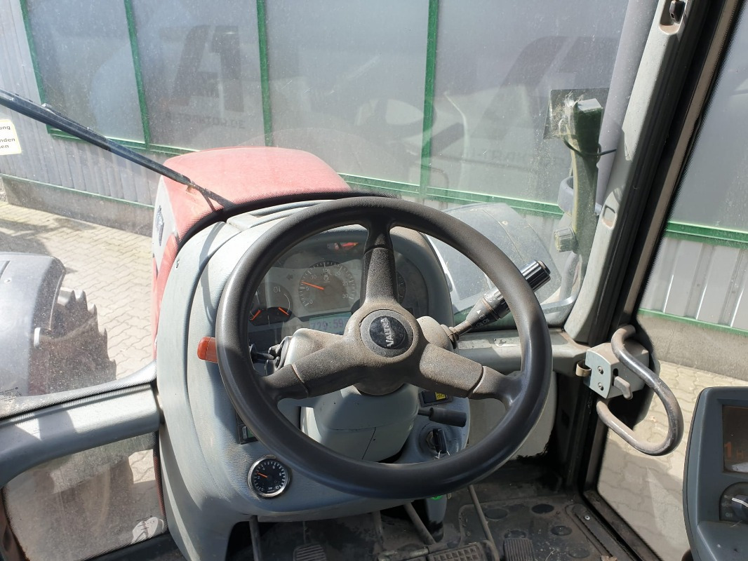 Valtra T151 - Farm tractor: picture 2 Valtra T151 - Farm tractor: picture 2