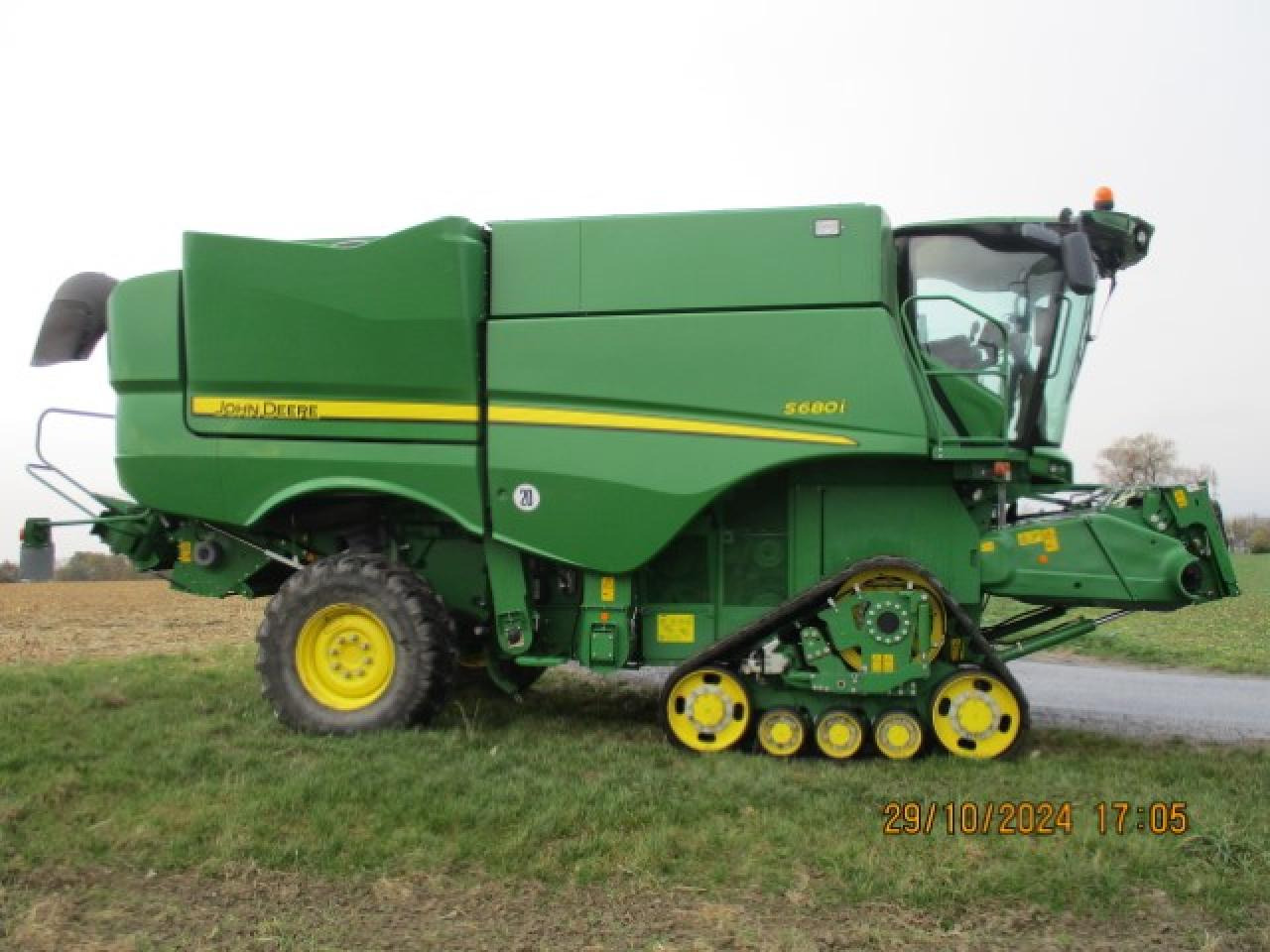 John Deere S 680 - Combine harvester: picture 2 John Deere S 680 - Combine harvester: picture 2