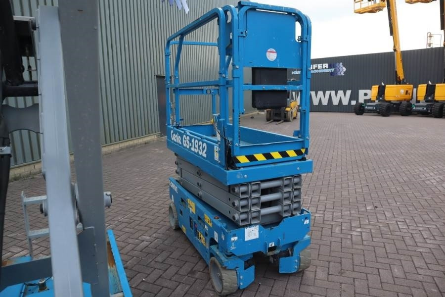 Genie GS1932 E-Drive Several In Stock, 8m Working Height - Scissor lift: picture 2 Genie GS1932 E-Drive Several In Stock, 8m Working Height - Scissor lift: picture 2
