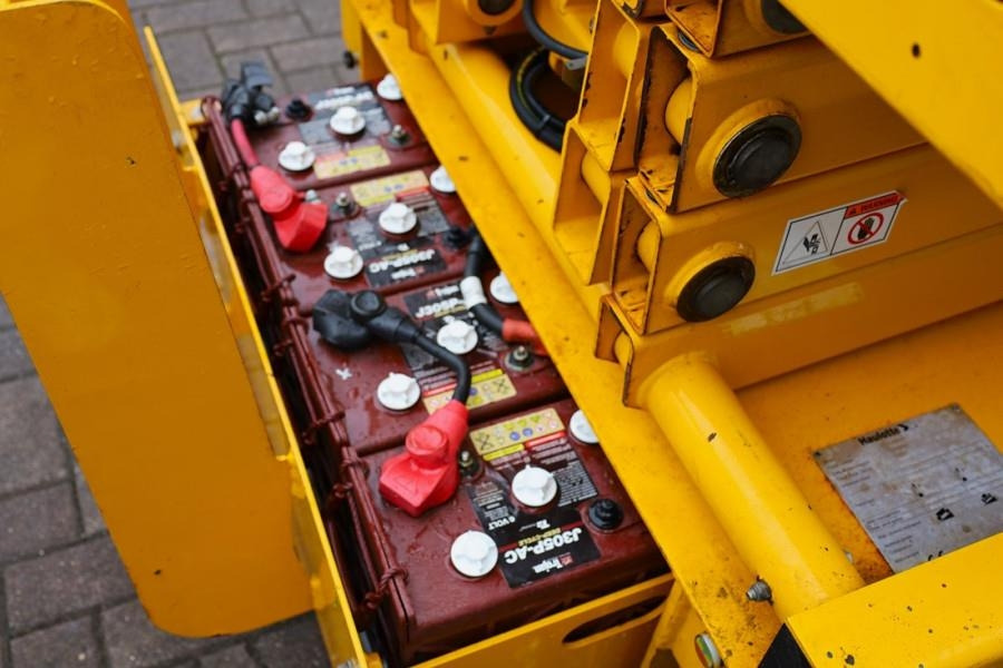 Haulotte Compact 10 Electric, 10.2m Working Height, 450kg C - Scissor lift: picture 4 Haulotte Compact 10 Electric, 10.2m Working Height, 450kg C - Scissor lift: picture 4