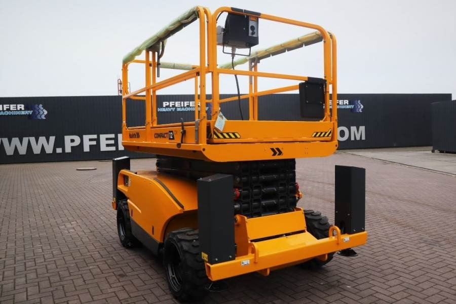 Haulotte Compact 12DX Valid Inspection, *Guarantee! Diesel, - Scissor lift: picture 5 Haulotte Compact 12DX Valid Inspection, *Guarantee! Diesel, - Scissor lift: picture 5