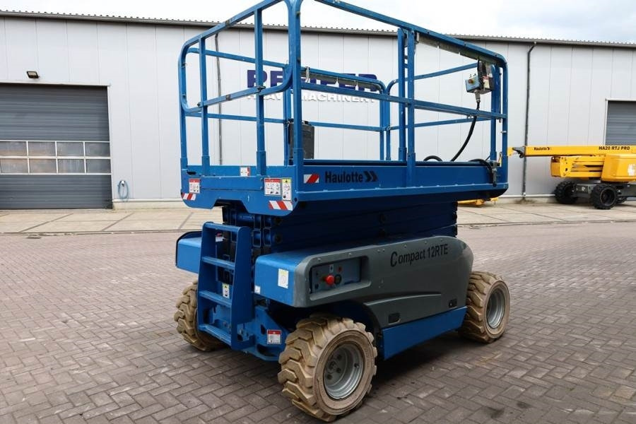 Haulotte Compact 12RTE Electric, 12m Working Height, 450kg - Scissor lift: picture 2 Haulotte Compact 12RTE Electric, 12m Working Height, 450kg - Scissor lift: picture 2