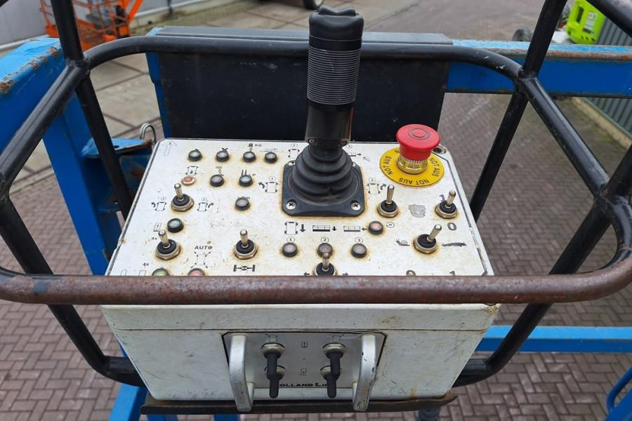 Holland Lift Megastar G320DL30 4WDS/N Diesel, 4x4x4 Drive, 34m - Scissor lift: picture 4 Holland Lift Megastar G320DL30 4WDS/N Diesel, 4x4x4 Drive, 34m - Scissor lift: picture 4