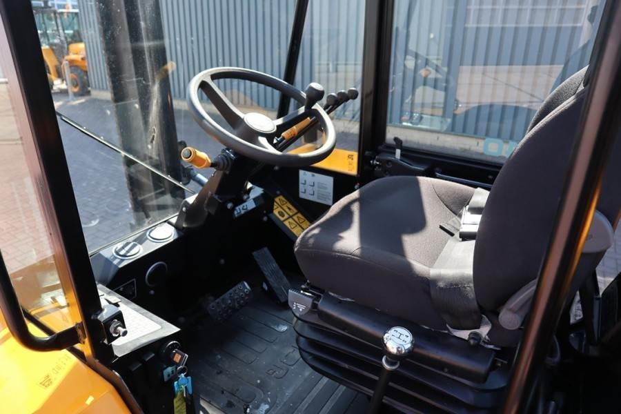 JCB 940-4 T4 Valid inspection, *Guarantee! Diesel, 4x4 - Rough terrain forklift: picture 4 JCB 940-4 T4 Valid inspection, *Guarantee! Diesel, 4x4 - Rough terrain forklift: picture 4