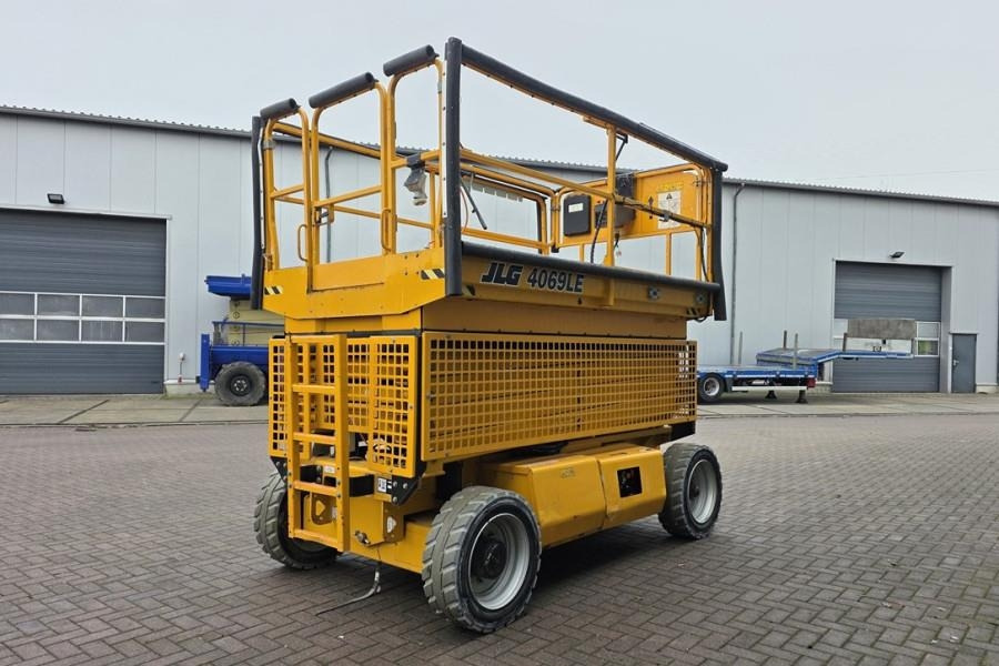 JLG 4069LE Electric, 14.2m Working Height, 360kg Capac - Scissor lift: picture 2 JLG 4069LE Electric, 14.2m Working Height, 360kg Capac - Scissor lift: picture 2