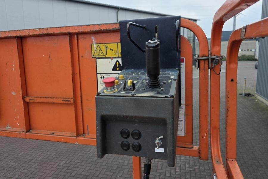 JLG M4069 Hybrid, 14.2m Working Height, 360kg Capacity - Scissor lift: picture 5 JLG M4069 Hybrid, 14.2m Working Height, 360kg Capacity - Scissor lift: picture 5