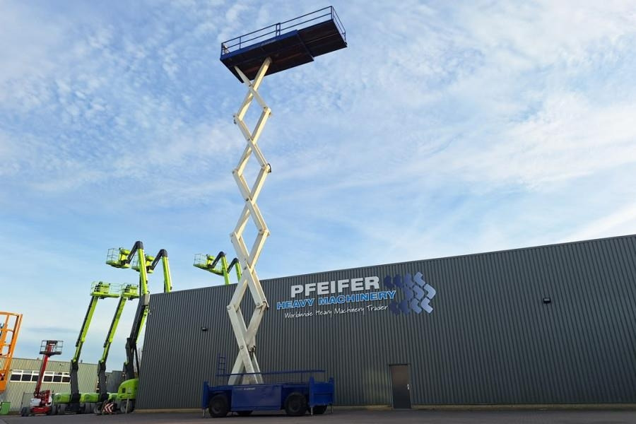 Liftlux SL205-25D4WDS/P Diesel, 4x4 Drive, Hydraulic Deck - Scissor lift: picture 3 Liftlux SL205-25D4WDS/P Diesel, 4x4 Drive, Hydraulic Deck - Scissor lift: picture 3