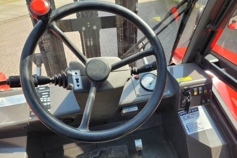 Manitou M30-4 Valid Inspection, *Guarantee, Diesel, 4x4 Dr - Rough terrain forklift: picture 4 Manitou M30-4 Valid Inspection, *Guarantee, Diesel, 4x4 Dr - Rough terrain forklift: picture 4