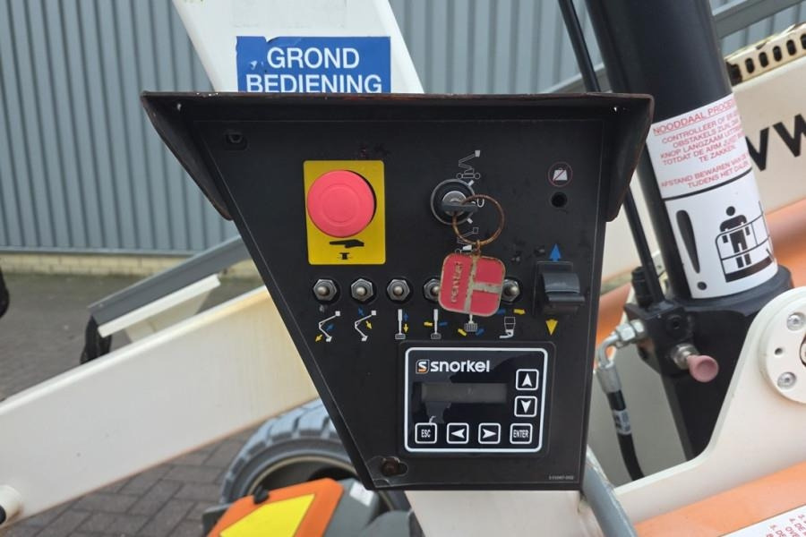 Snorkel A38E As-Is, Electric, 13.5m Working Height, 6.1m R - Articulated boom: picture 4 Snorkel A38E As-Is, Electric, 13.5m Working Height, 6.1m R - Articulated boom: picture 4