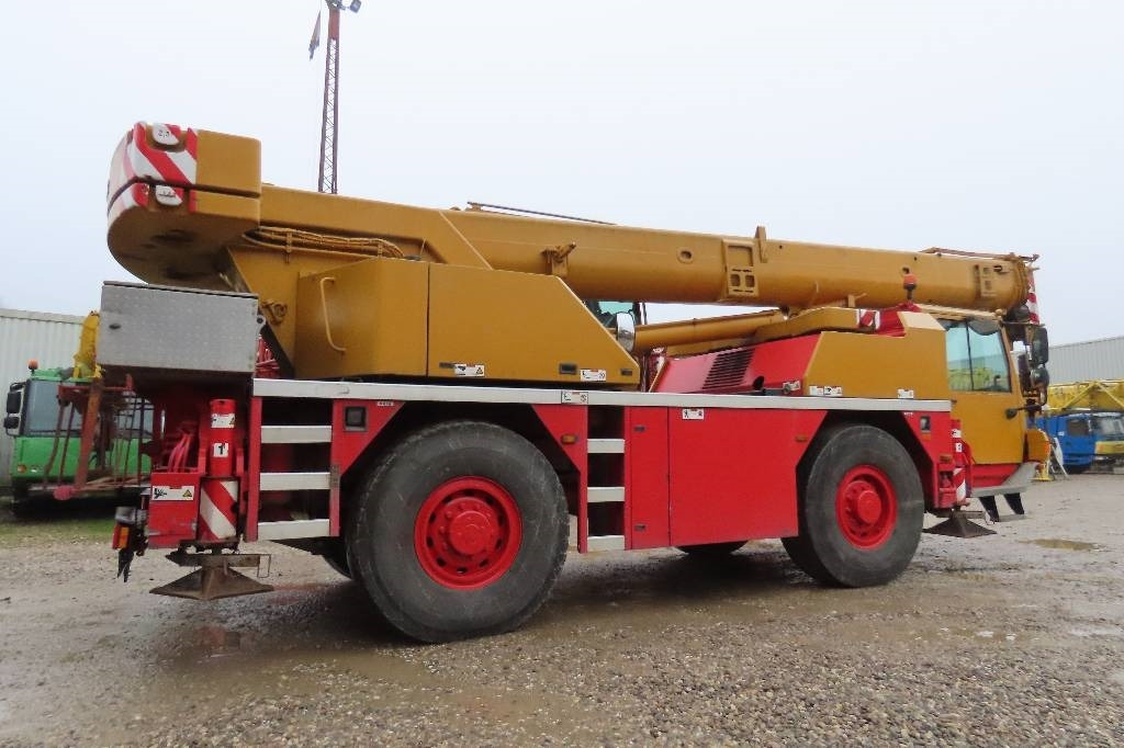 Liebherr LTM 1030-2.1 - All terrain crane: picture 3 Liebherr LTM 1030-2.1 - All terrain crane: picture 3