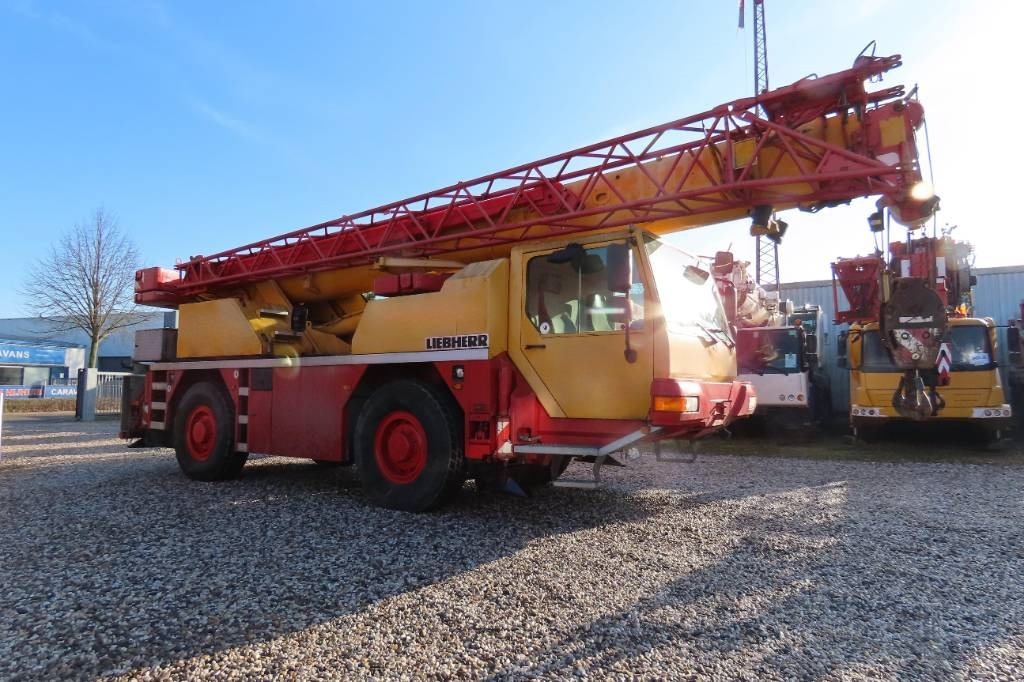 Liebherr LTM 1030-2.1 - All terrain crane: picture 2 Liebherr LTM 1030-2.1 - All terrain crane: picture 2