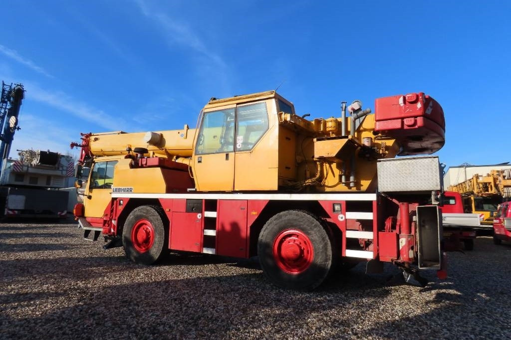 Liebherr LTM 1030-2.1 - All terrain crane: picture 3 Liebherr LTM 1030-2.1 - All terrain crane: picture 3