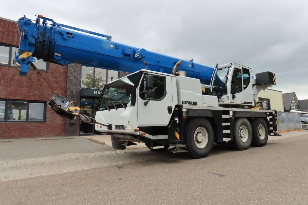 Liebherr LTM 1050-3.1  - All terrain crane: picture 1 Liebherr LTM 1050-3.1  - All terrain crane: picture 1