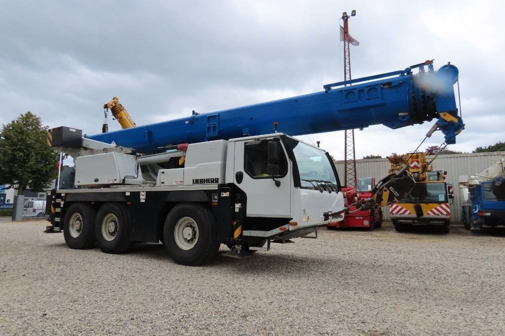 Liebherr LTM 1050-3.1  - All terrain crane: picture 2 Liebherr LTM 1050-3.1  - All terrain crane: picture 2