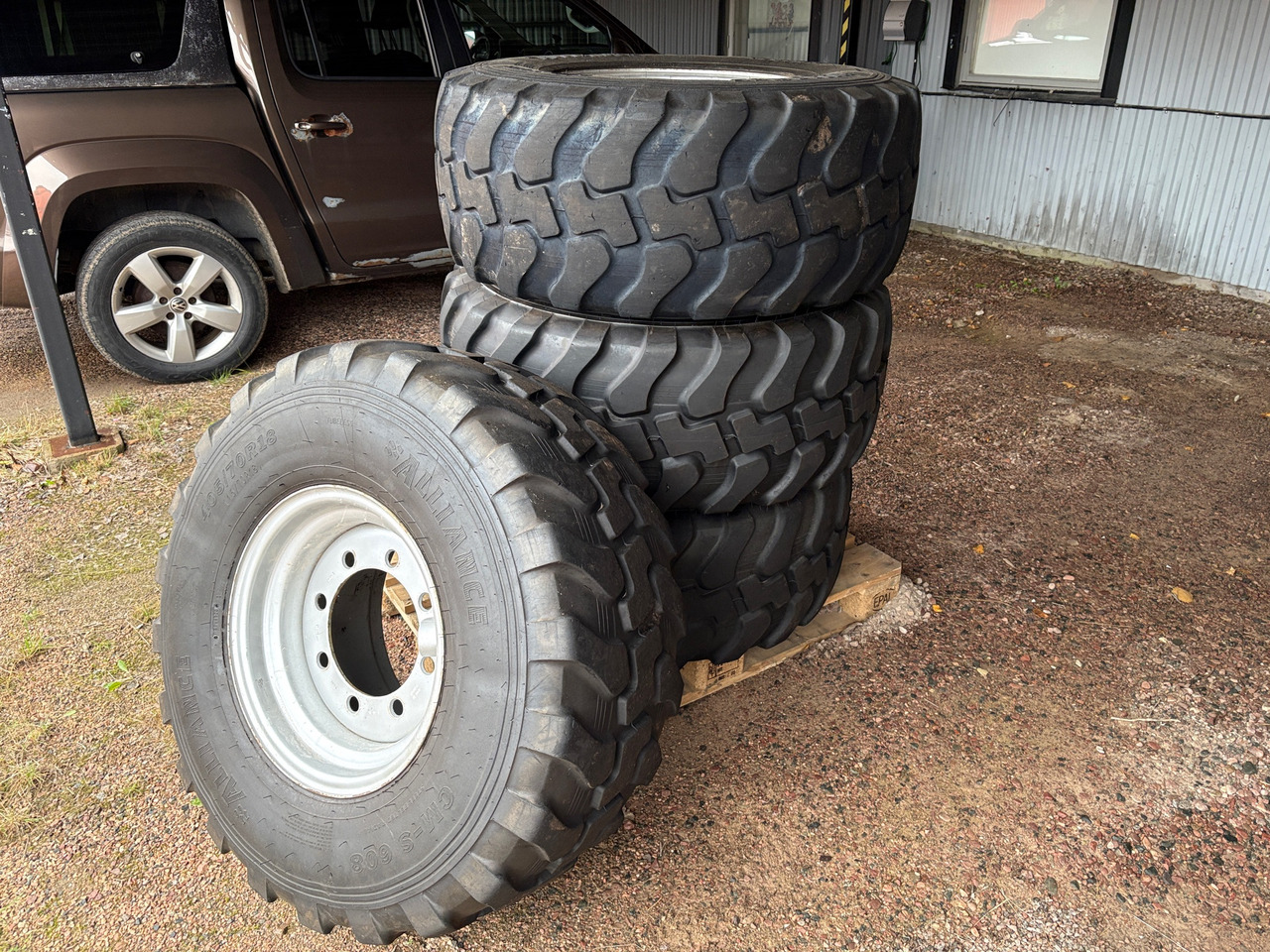 Alliance CM-S 608 - Tire for Construction machinery: picture 1 Alliance CM-S 608 - Tire for Construction machinery: picture 1