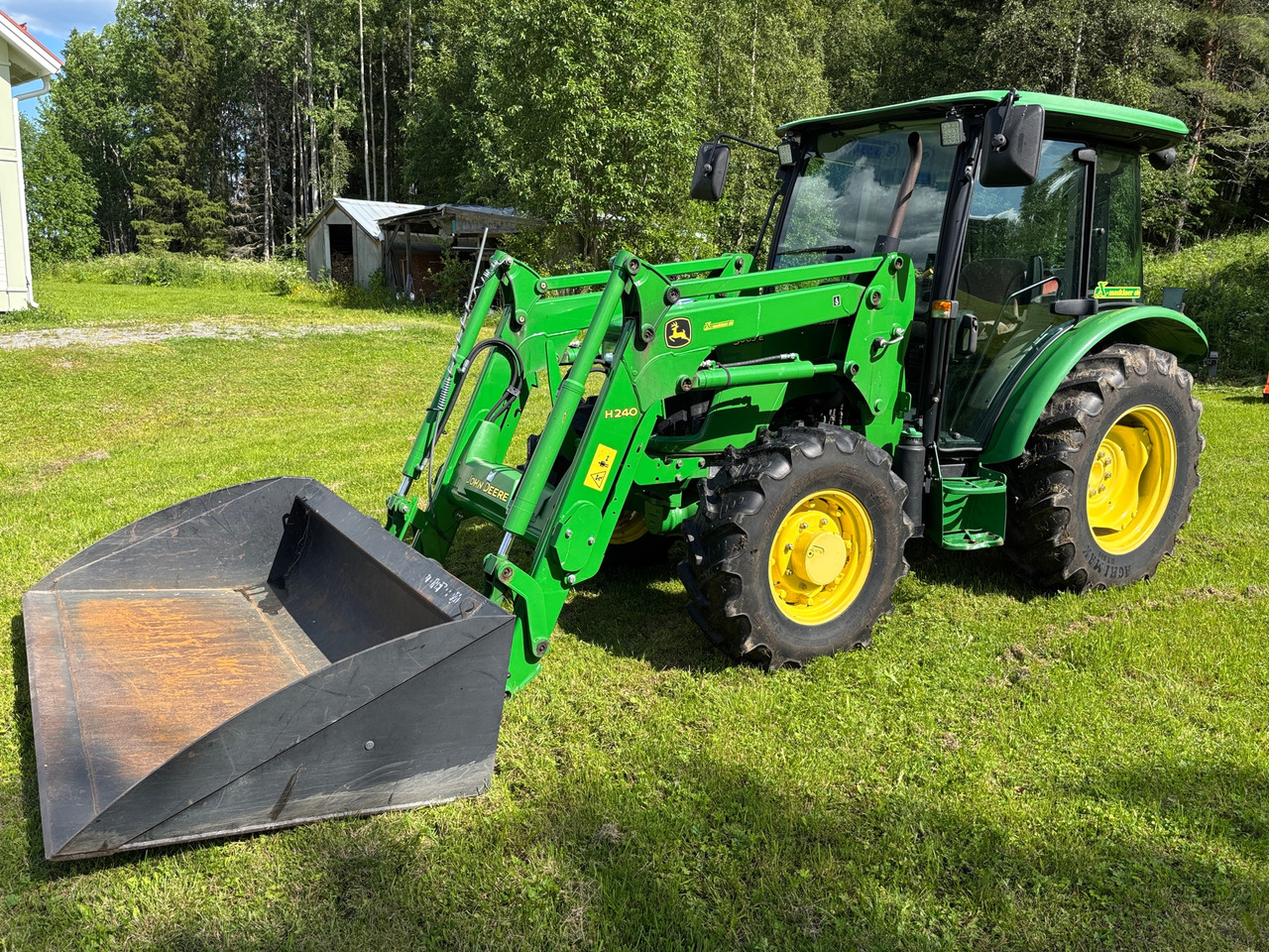 John Deere 5065E - Farm tractor: picture 1 John Deere 5065E - Farm tractor: picture 1