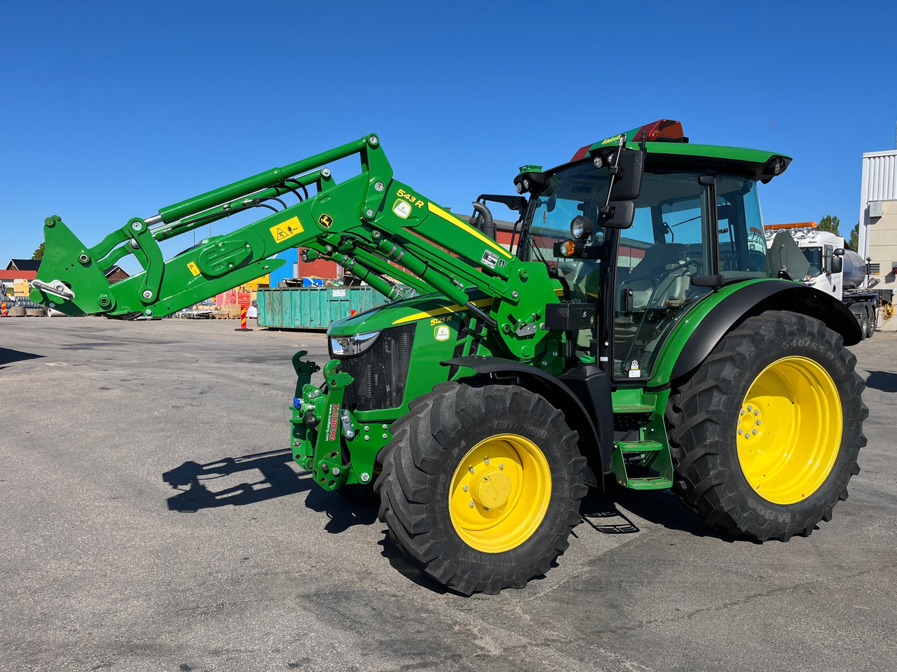 John Deere 5125R - Farm tractor: picture 1 John Deere 5125R - Farm tractor: picture 1
