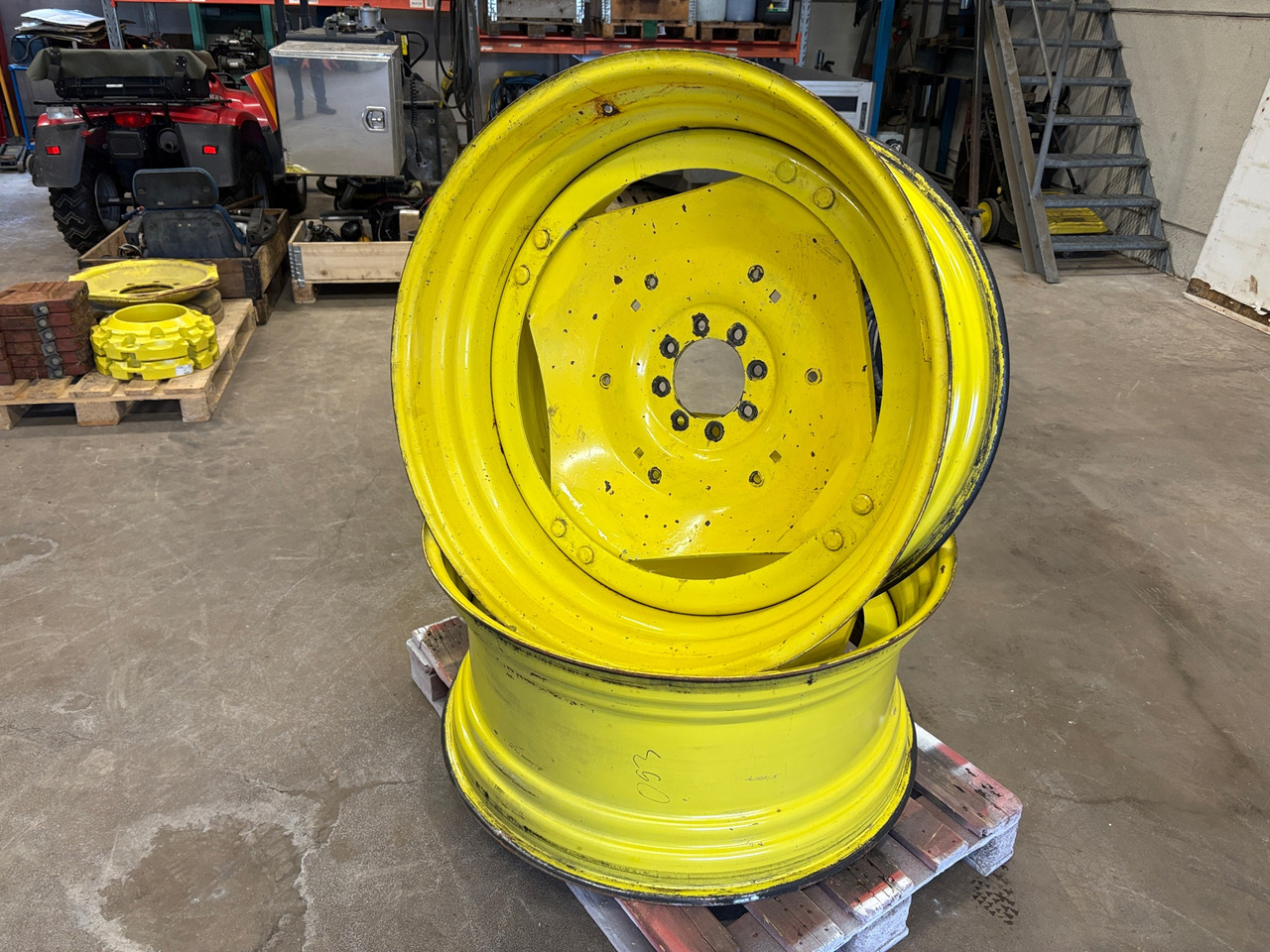 John Deere - Tire for Agricultural machinery: picture 1 John Deere - Tire for Agricultural machinery: picture 1