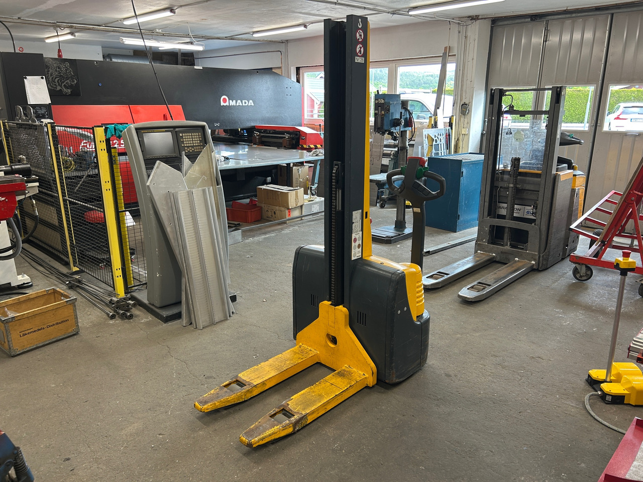 Jungheinrich EMC 110 - Material handling equipment: picture 1 Jungheinrich EMC 110 - Material handling equipment: picture 1