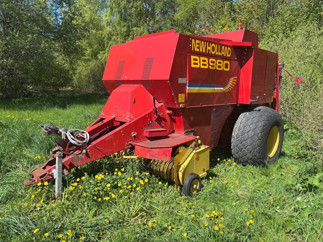 New Holland BB980 - Round baler: picture 1 New Holland BB980 - Round baler: picture 1