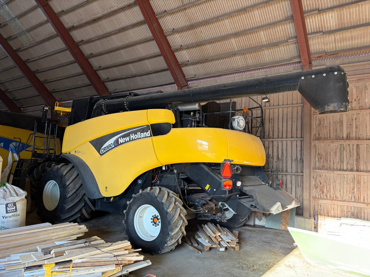 New Holland CR980 - Combine harvester: picture 1 New Holland CR980 - Combine harvester: picture 1