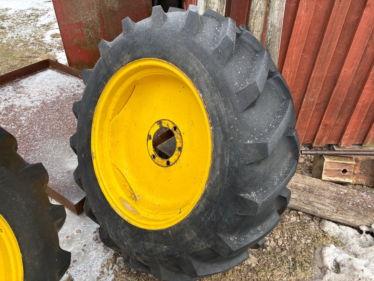OLSZTYN 12,4-28 - Tire for Agricultural machinery: picture 1 OLSZTYN 12,4-28 - Tire for Agricultural machinery: picture 1