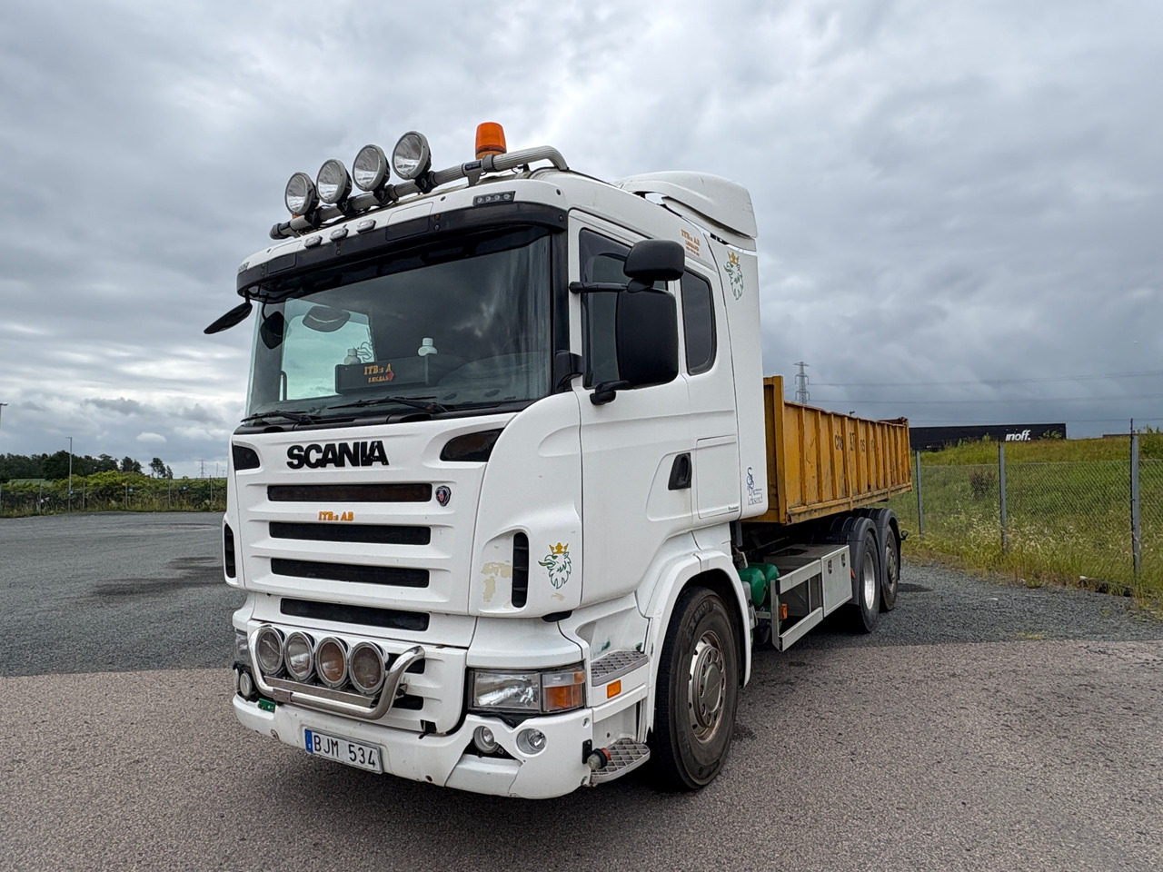 Scania R124 420 - Hook lift truck: picture 1 Scania R124 420 - Hook lift truck: picture 1