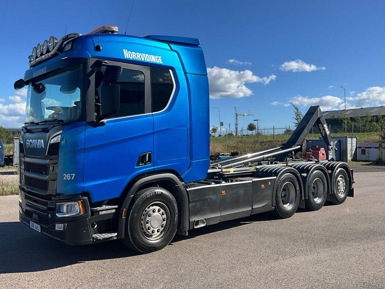 Scania R520 - Hook lift truck: picture 1 Scania R520 - Hook lift truck: picture 1