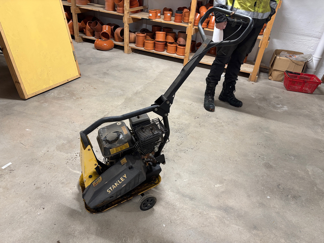 Stanley - Vibratory plate: picture 1 Stanley - Vibratory plate: picture 1