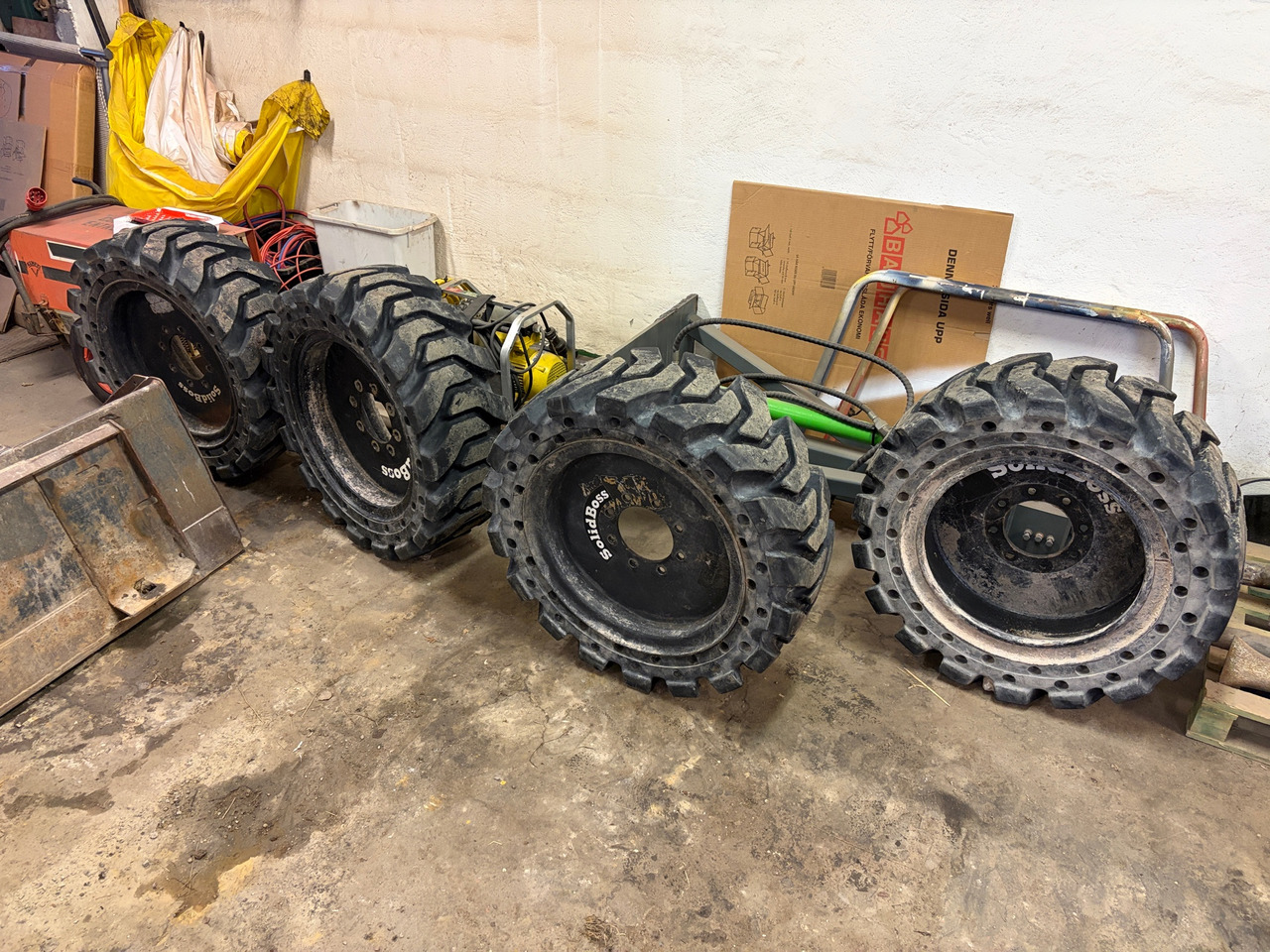 Tongyong 33X12-20 - Tire for Construction machinery: picture 1 Tongyong 33X12-20 - Tire for Construction machinery: picture 1