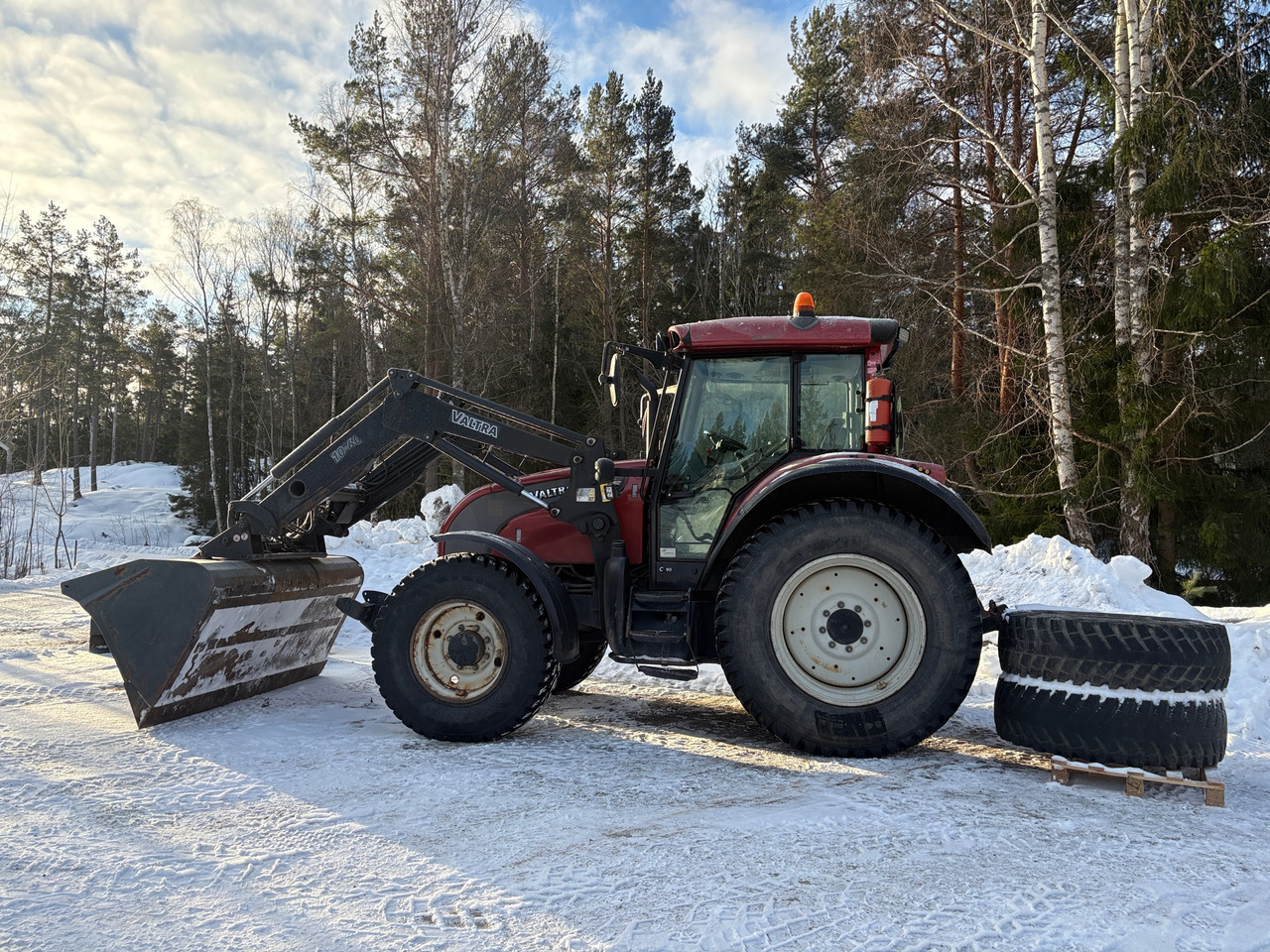 Valtra C90 - Farm tractor: picture 1 Valtra C90 - Farm tractor: picture 1