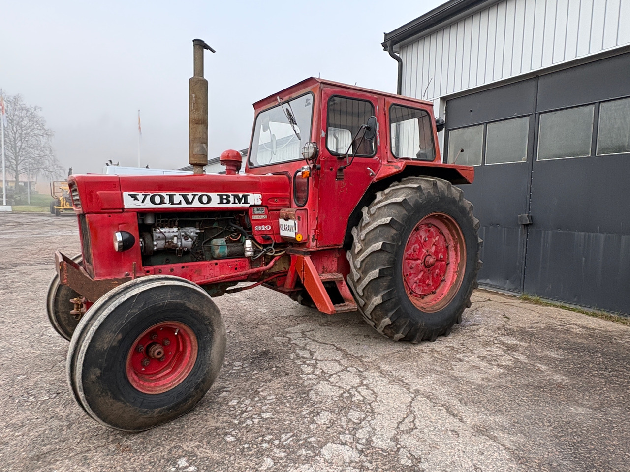Volvo BM T 810 A - Farm tractor: picture 1 Volvo BM T 810 A - Farm tractor: picture 1