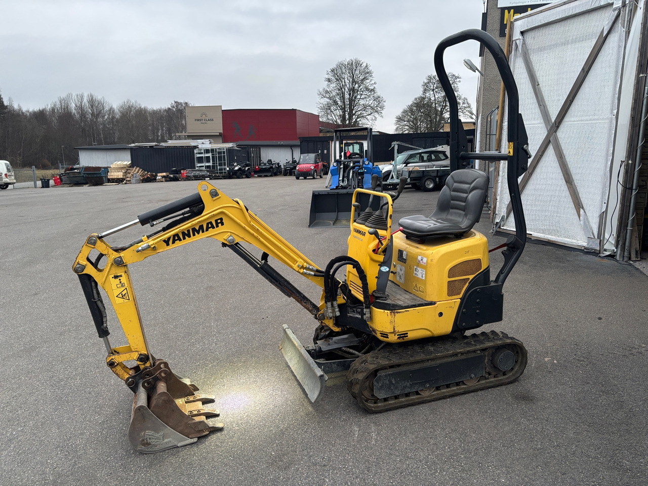 Yanmar SV08-1A - Excavator: picture 1 Yanmar SV08-1A - Excavator: picture 1