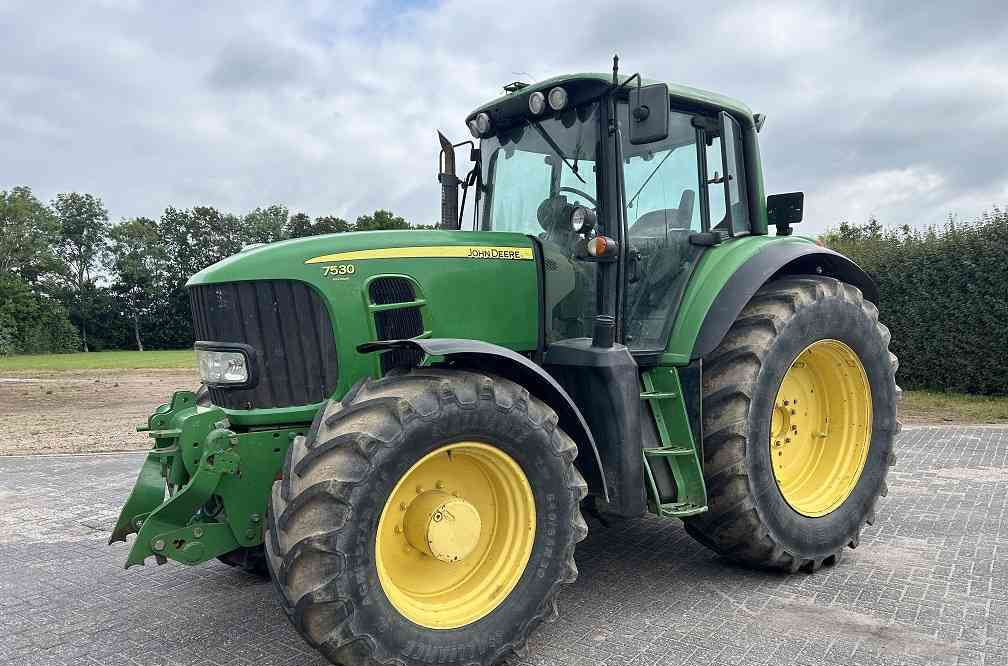 John Deere 7530 premium - Farm tractor: picture 1 John Deere 7530 premium - Farm tractor: picture 1