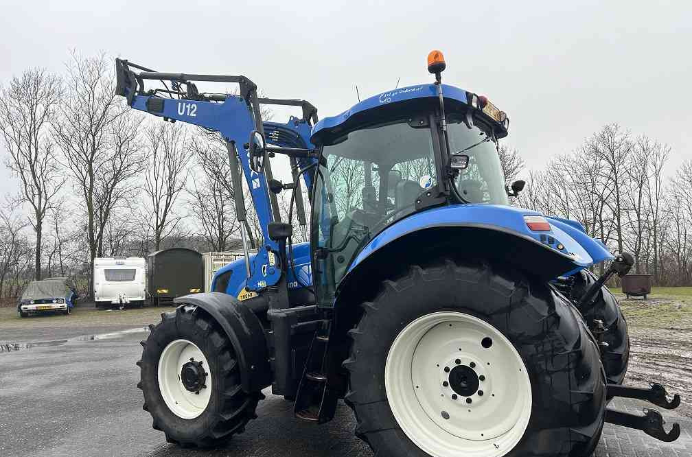 New Holland T 6050 plus frontlader - Farm tractor: picture 2 New Holland T 6050 plus frontlader - Farm tractor: picture 2