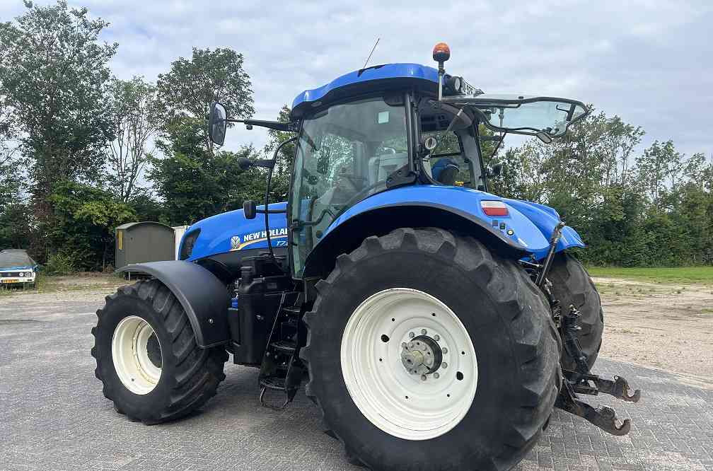 New Holland T7.260 pc - Farm tractor: picture 2 New Holland T7.260 pc - Farm tractor: picture 2