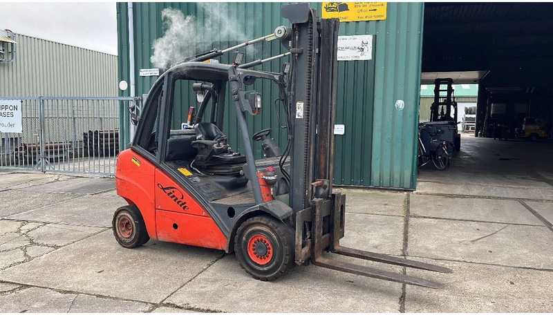 Linde H35T 01 Linde H35T 01 - LPG forklift: picture 1 Linde H35T 01 Linde H35T 01 - LPG forklift: picture 1
