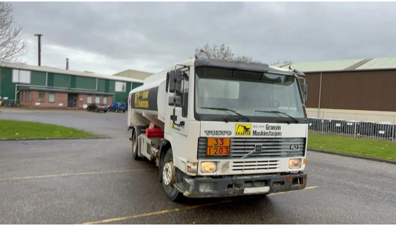 Volvo FL 7 Volvo FL7 285 Fuel tanker 4x2 - Tanker truck: picture 2 Volvo FL 7 Volvo FL7 285 Fuel tanker 4x2 - Tanker truck: picture 2