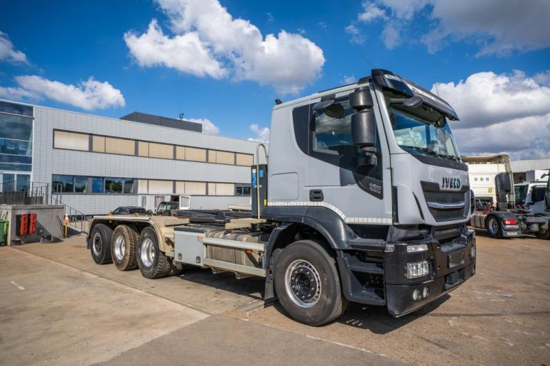 Iveco X-WAY 460 - Hook lift truck: picture 2 Iveco X-WAY 460 - Hook lift truck: picture 2