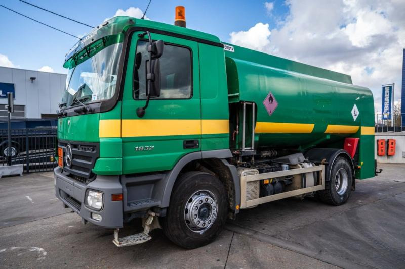 Mercedes ACTROS 1832 +12.000 L/3 comp. - Tanker truck: picture 1 Mercedes ACTROS 1832 +12.000 L/3 comp. - Tanker truck: picture 1