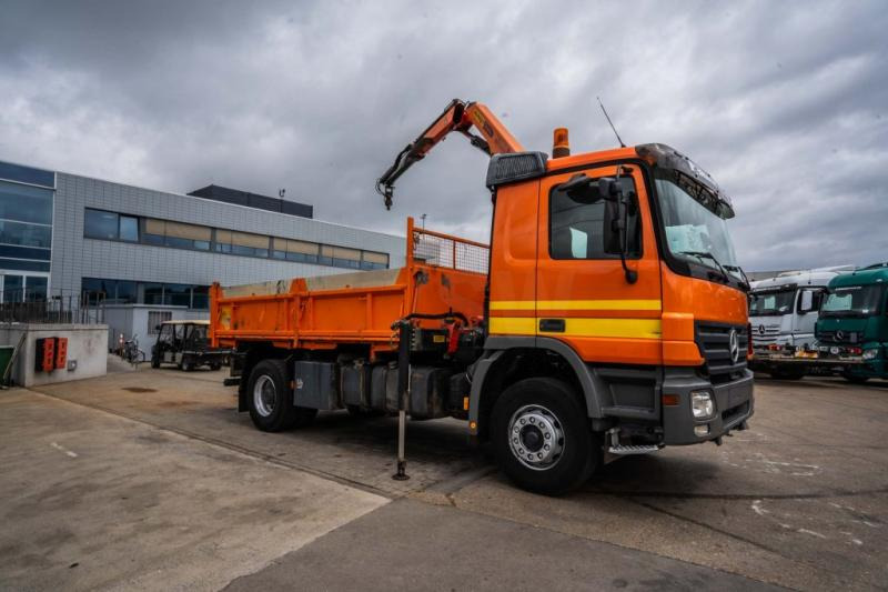 Mercedes ACTROS 1832 K + Palfinger 10 t/m - Tipper, Crane truck: picture 2 Mercedes ACTROS 1832 K + Palfinger 10 t/m - Tipper, Crane truck: picture 2