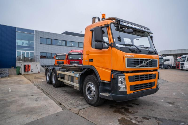 Volvo FM 330 -6x4 (E5) +AJK - Hook lift truck: picture 2 Volvo FM 330 -6x4 (E5) +AJK - Hook lift truck: picture 2