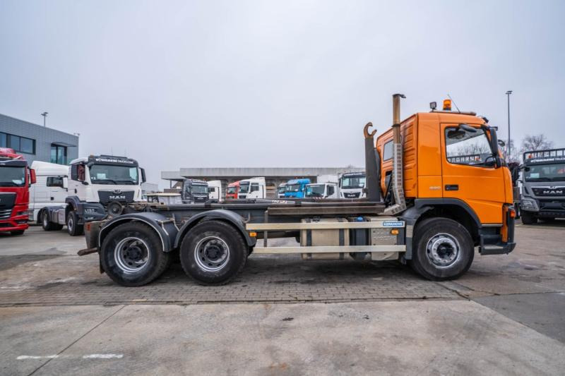 Volvo FM 330 -6x4 (E5) +AJK - Hook lift truck: picture 3 Volvo FM 330 -6x4 (E5) +AJK - Hook lift truck: picture 3
