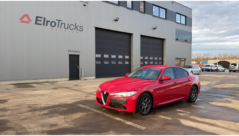Alfa Romeo Giulia 2.0T (BELGIAN CAR / 200 PS / AUTOMATIC GEARBOX / NAVI / AIRCO / MEMORY SEATS / CAMERA) - Sedan: picture 3 Alfa Romeo Giulia 2.0T (BELGIAN CAR / 200 PS / AUTOMATIC GEARBOX / NAVI / AIRCO / MEMORY SEATS / CAMERA) - Sedan: picture 3